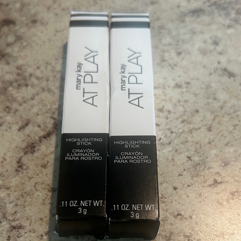 Mary Kay At Play Highlighting Stick Duo in Rose Gold